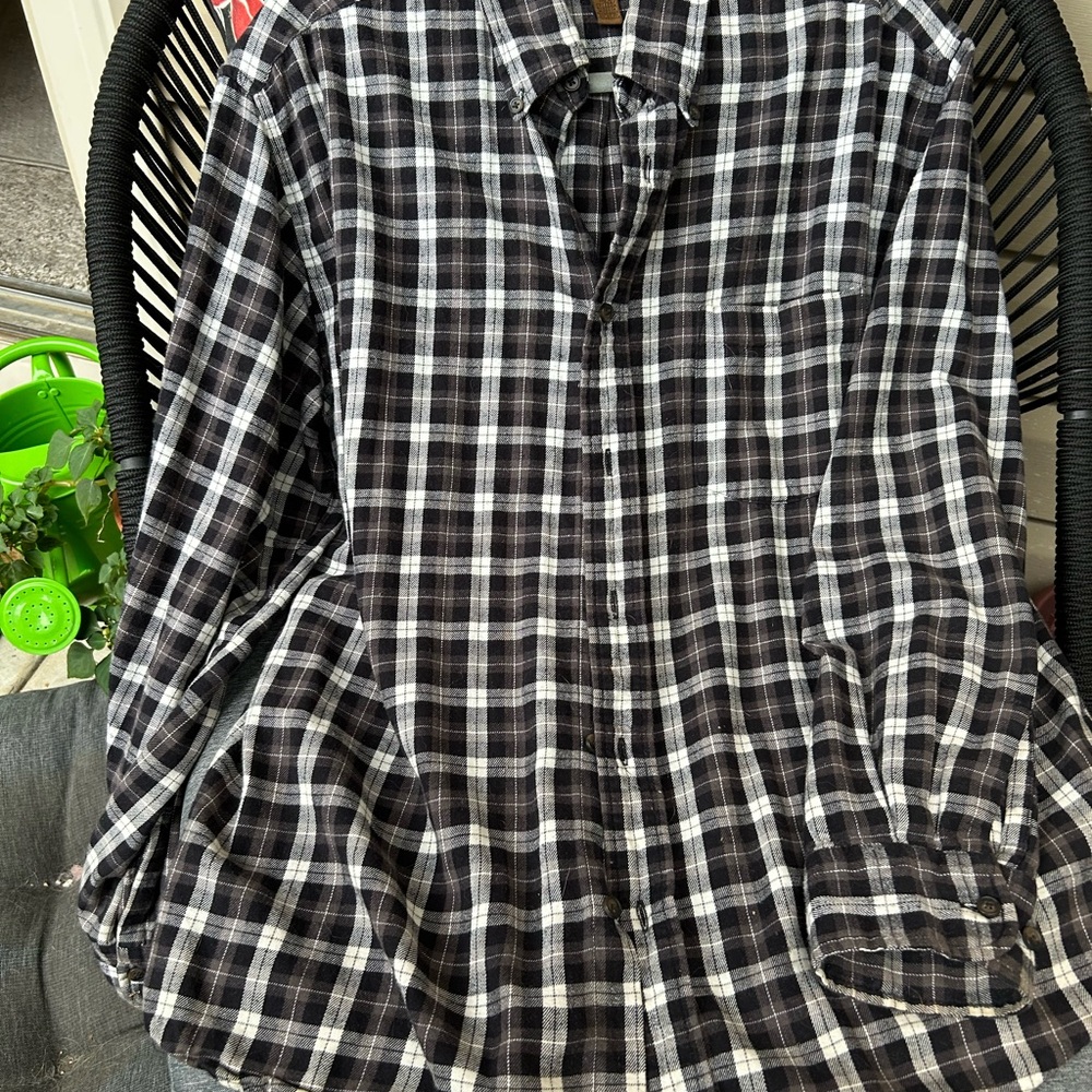 🖤 St. John's Bay Black and White Casual Button Down Shirt